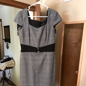 ❤️5 for 25❤️ Tahari Dress